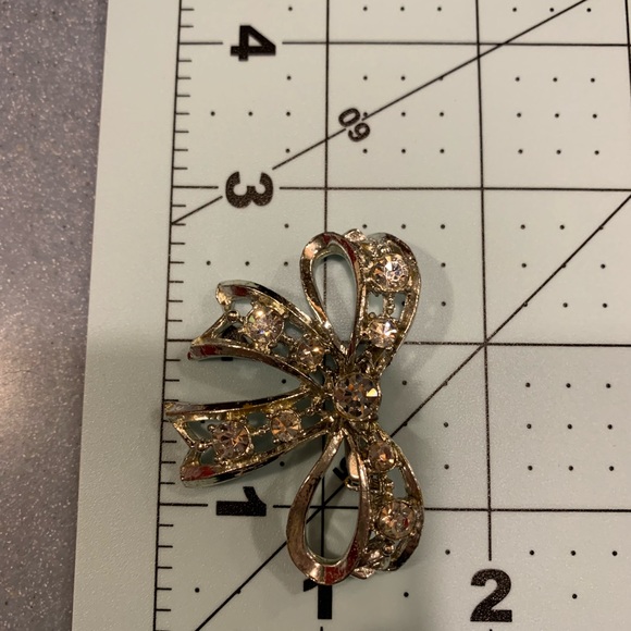 Larger Silver Rhinestone Bow Brooch/Pin - Picture 5 of 5